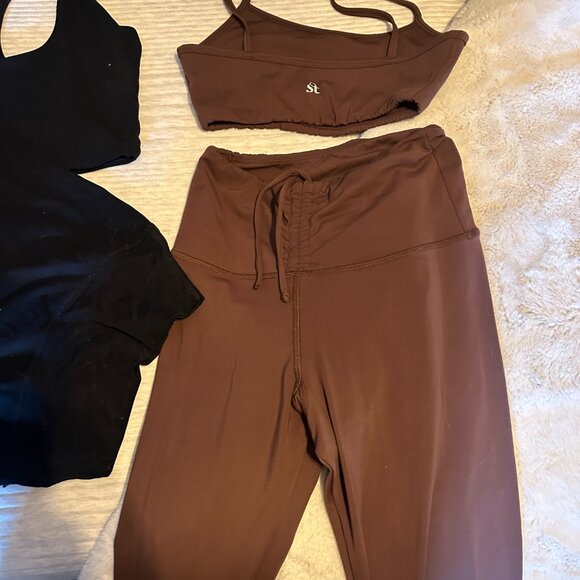 WORKOUT BUNDLE: CSB, STRUT THIS (REVOLVE), GYM SHARK (8 pieces total) - Picture 7 of 15